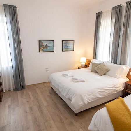 Seven Cafe & Hotel Pogradec Bagian luar foto