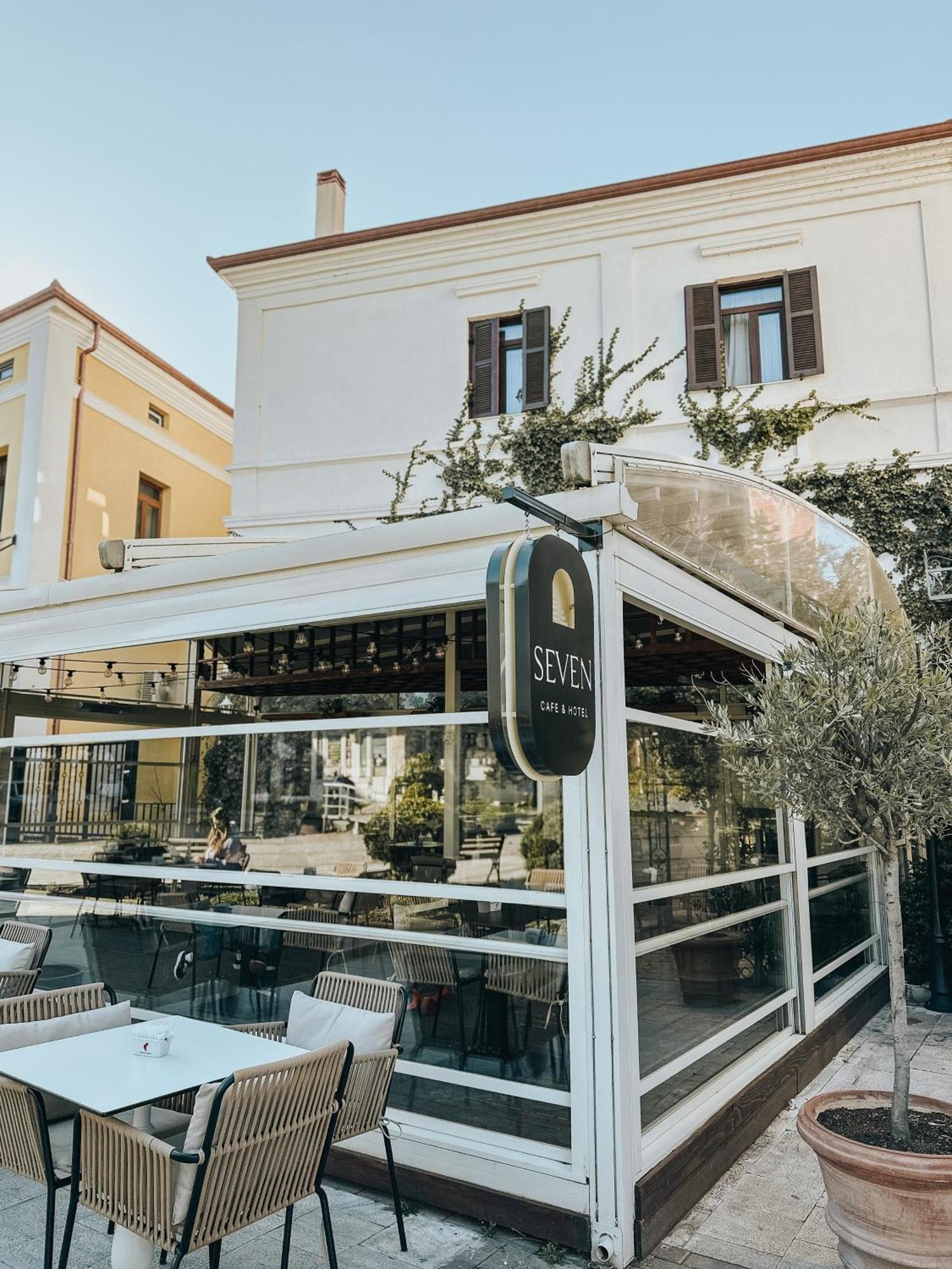 Seven Cafe & Hotel Pogradec Bagian luar foto