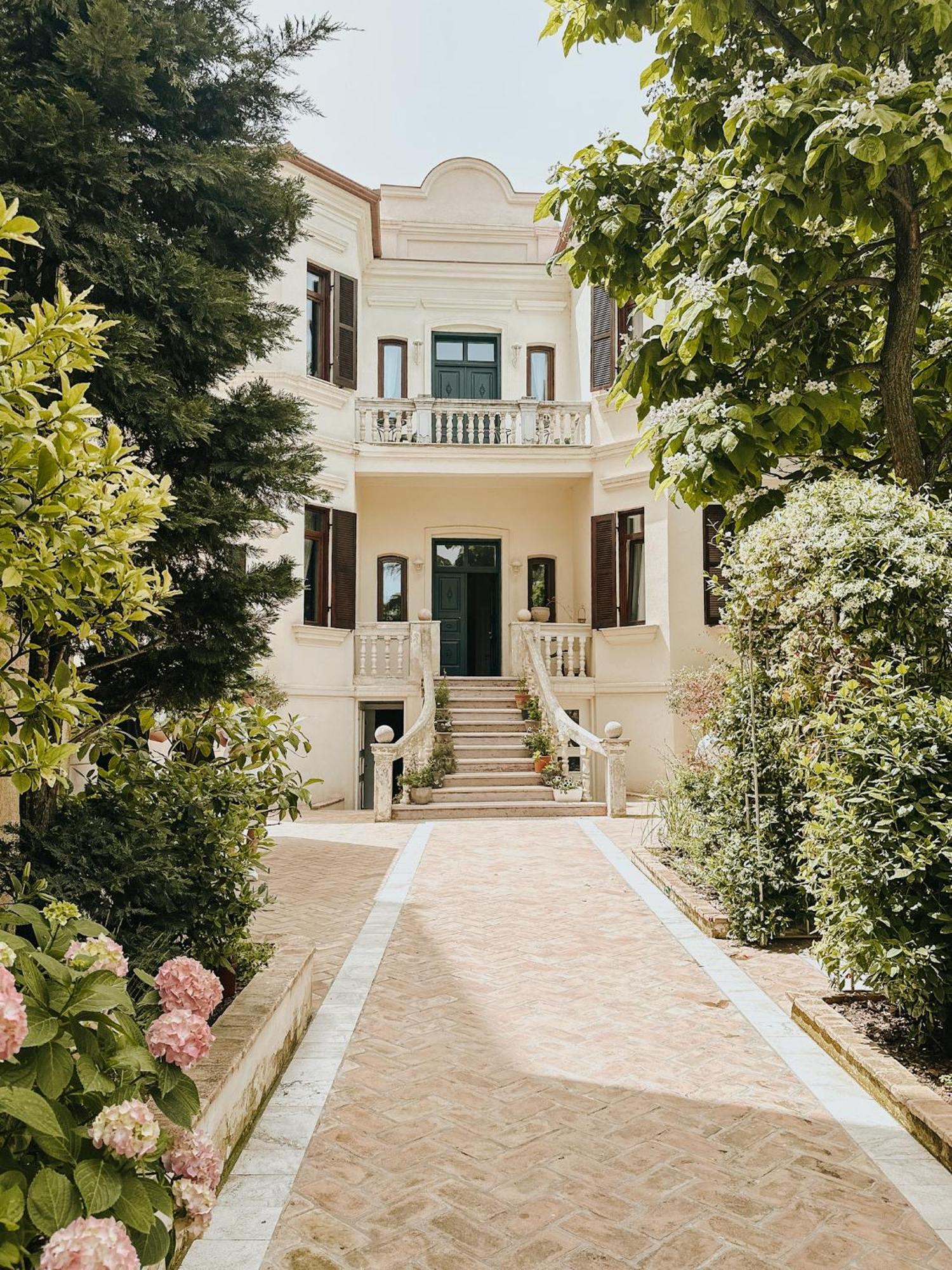 Seven Cafe & Hotel Pogradec Bagian luar foto